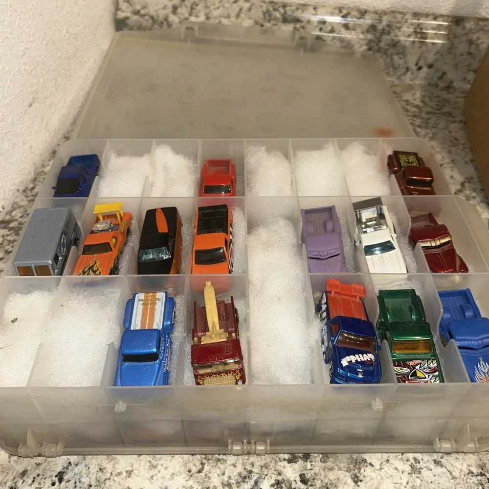 Hat Wheel Lot Of 38 Cars With Clear Carrying Case‎ Some Rare Nice Cars